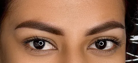 Cejas con forma diseñada para su cara · después